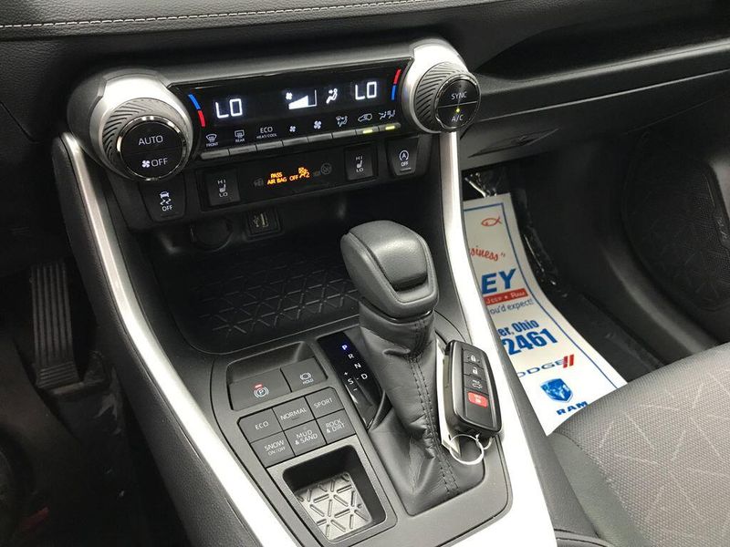 Used 2025 Toyota RAV4 XLEImage 7