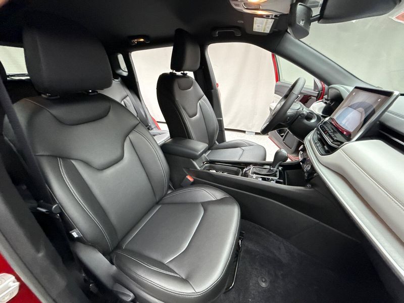 New 2025 Jeep Compass Limited 4x4Image 20