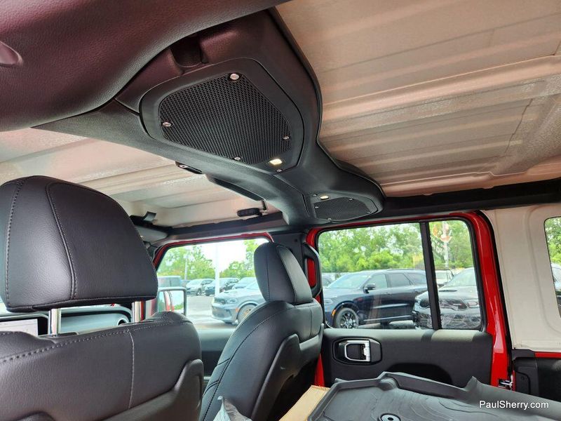 New 2025 Jeep Wrangler 4-door SaharaImage 52