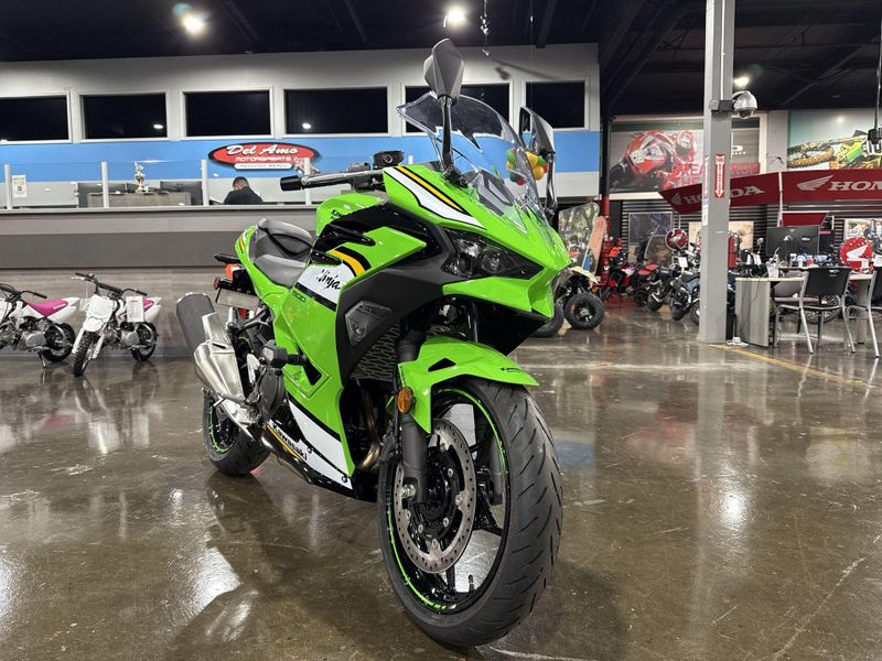 2025 Kawasaki NINJA 500 KRT EDITION SE ABS  in a LIME GREEN/EBONY/PEARL BLIZZARD WHITE exterior color. Del Amo Motorsports of Redondo Beach (424) 390-7811 delamomotorsports.com 
