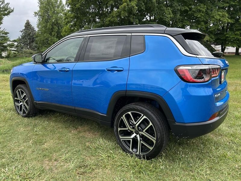 2025 Jeep Compass Limited photo 6