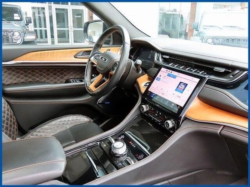 2022 Jeep Grand Cherokee SummitImage 8
