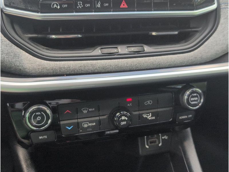 Used 2024 Jeep Compass LatitudeImage 16