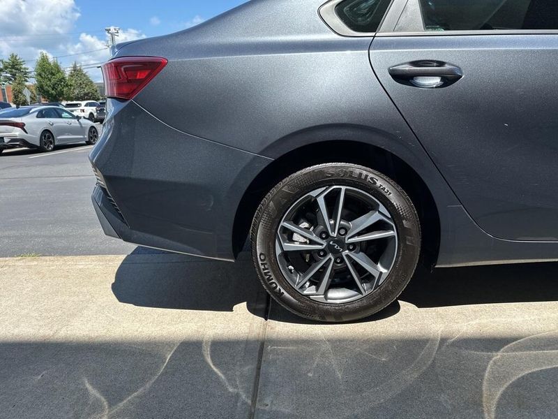 Used 2022 Kia Forte LXSImage 13