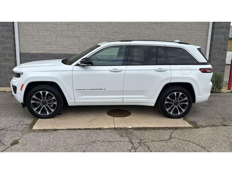 Used 2022 Jeep Grand Cherokee OverlandImage 2