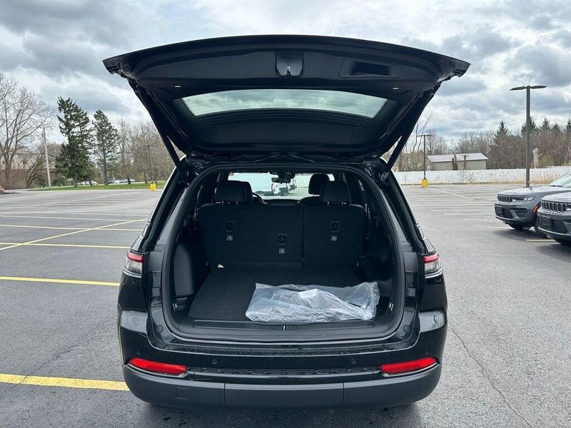 2025 Jeep Grand Cherokee Altitude X 4x4Image 11