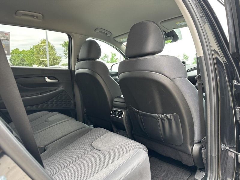 2022 Hyundai Santa Fe SELImage 18
