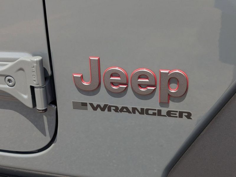 2024 Jeep Wrangler 4-door RubiconImage 11