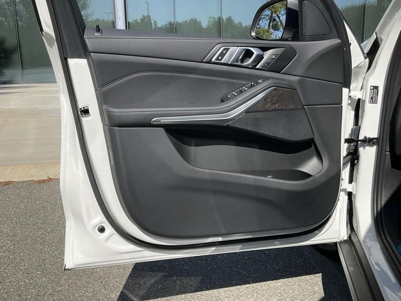 2025 BMW X5 xDrive40iImage 17