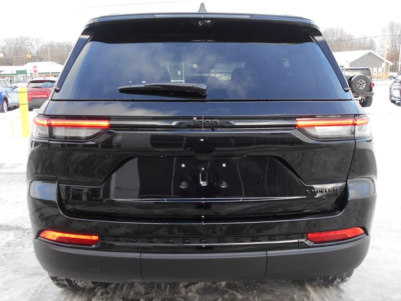 2025 Jeep Grand Cherokee Image 32