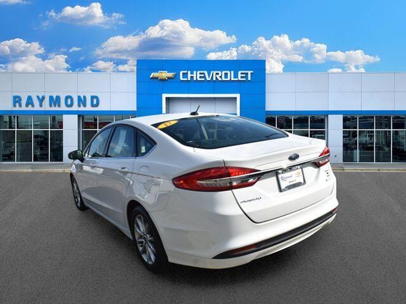 Used 2017 Ford Fusion SEImage 5