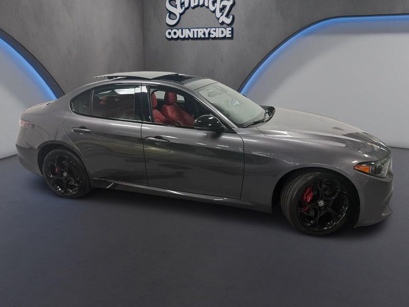 Used 2024 Alfa Romeo Giulia Veloce AWD w/Sunroof & NavImage 3