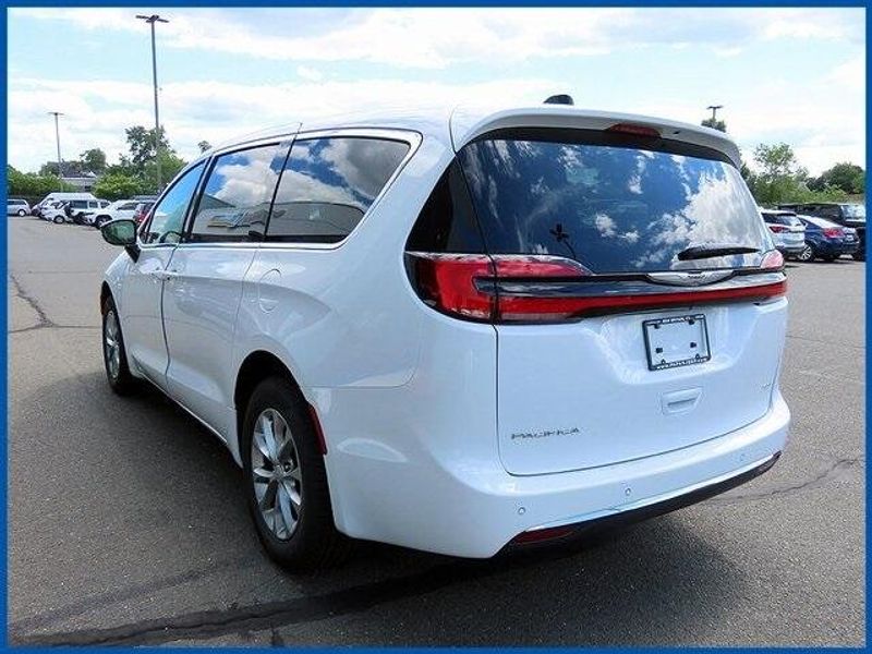New 2025 Chrysler Pacifica SelectImage 5