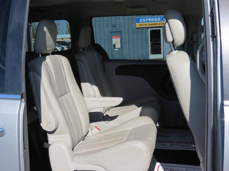 Used 2014 Chrysler Town & Country Touring L 4dr Mini VanImage 32