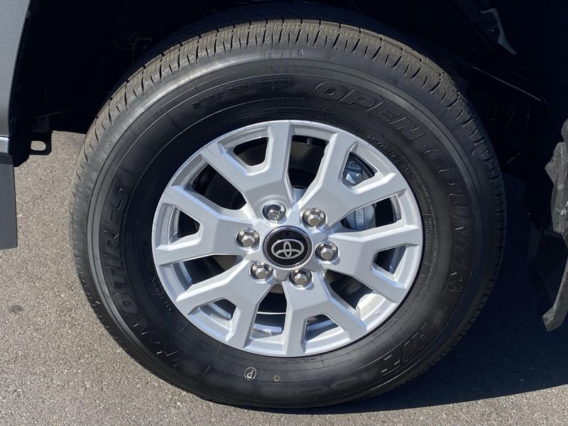 2025 Toyota Tacoma SR5Image 8