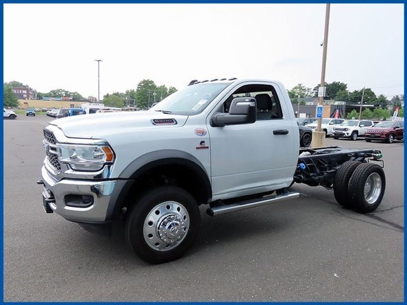 2024 RAM 5500 Chassis Cab TradesmanImage 1