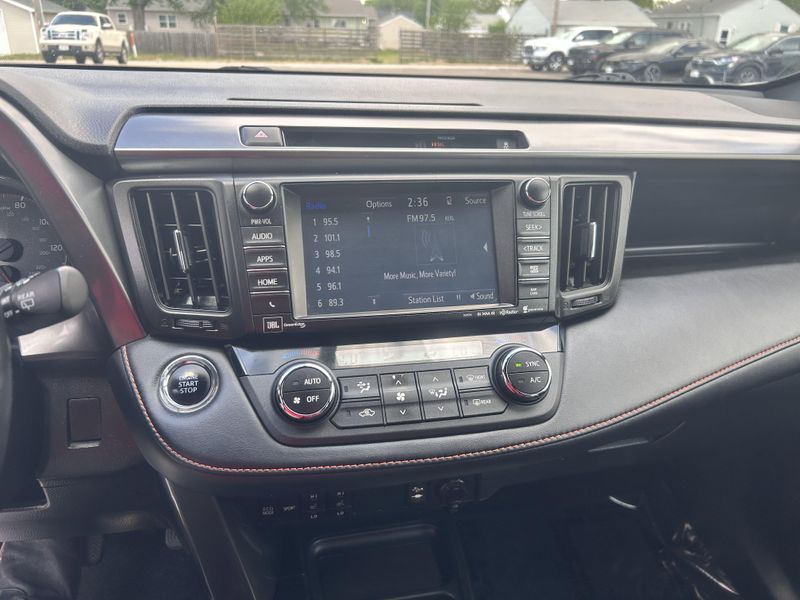 2016 Toyota RAV4 SEImage 23