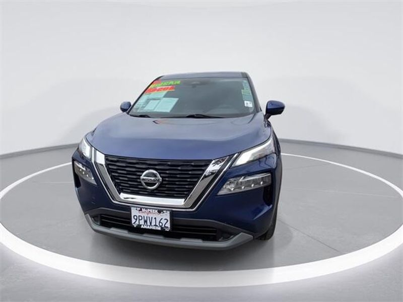 2021 Nissan Rogue SVImage 3
