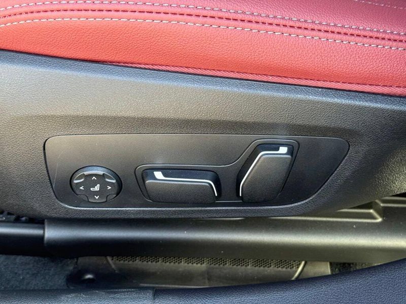 New 2026 BMW 3 Series 330i xDriveImage 17