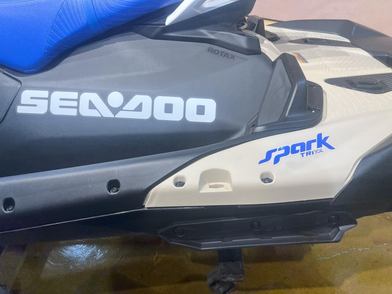 2025 Sea-Doo SPARK FOR 3 90 TRIXX (SOUND SYSTEM) Image 15