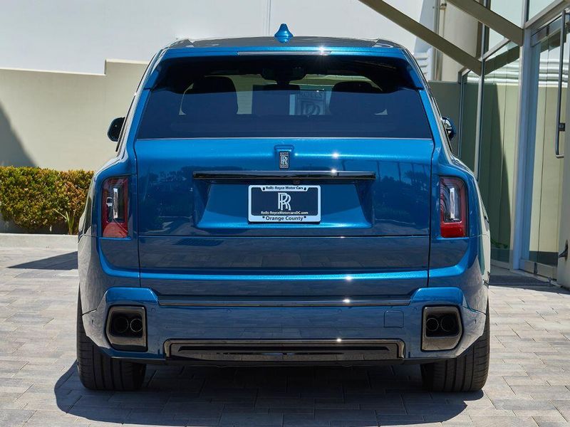New 2027 Rolls-Royce Cullinan Black BadgeImage 9