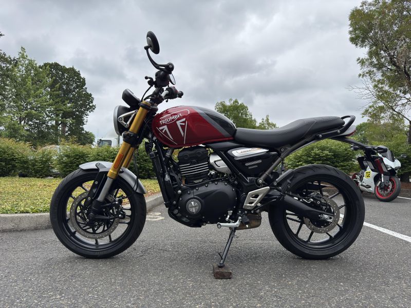 2025 Triumph SPEED 400 - CARNIVAL RED - STORM GREY 