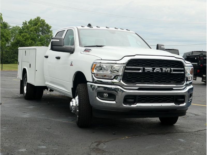 2024 RAM 3500 Tradesman Crew Cab Chassis 4x4 60