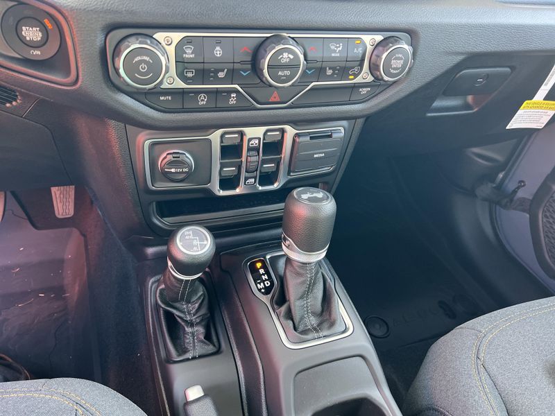 New 2025 Jeep Wrangler 4-door Sport SImage 21