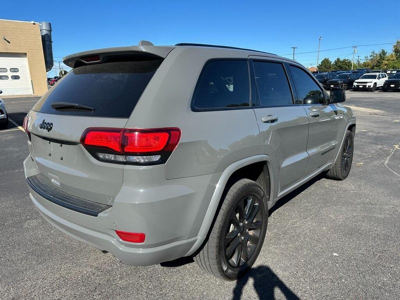 2020 Jeep Grand Cherokee Altitude photo 6