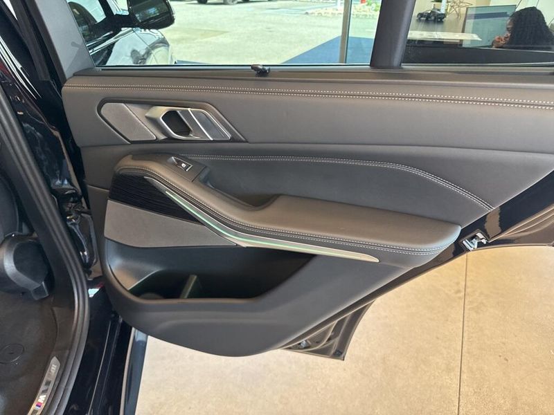 2025 BMW X5 xDrive40i M PACKAGE