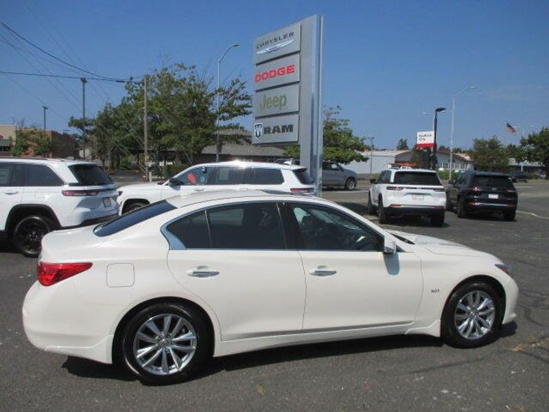 Used 2016 INFINITI Q50 2.0t PremiumImage 6