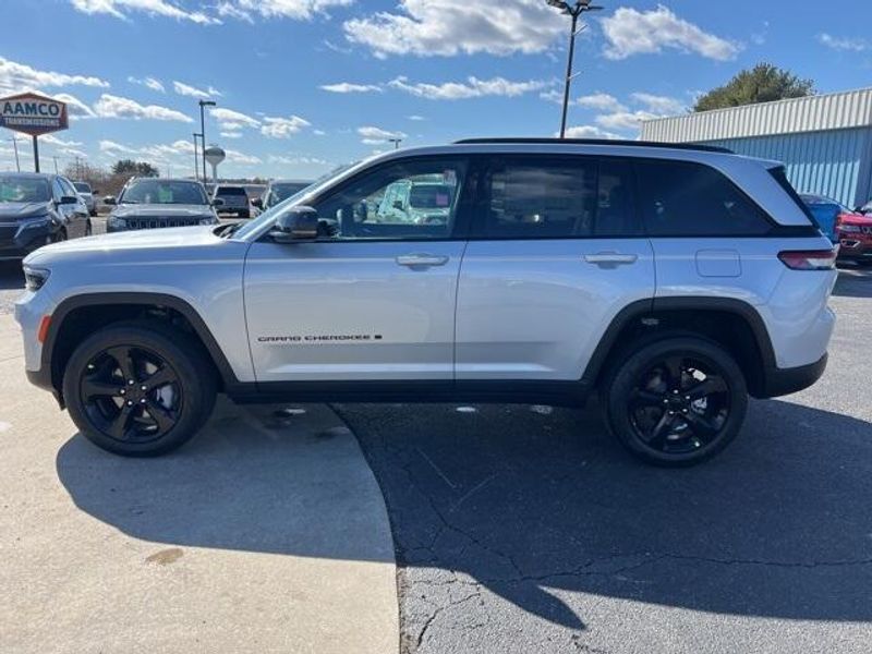 2025 Jeep Grand Cherokee Limited 4x4Image 4