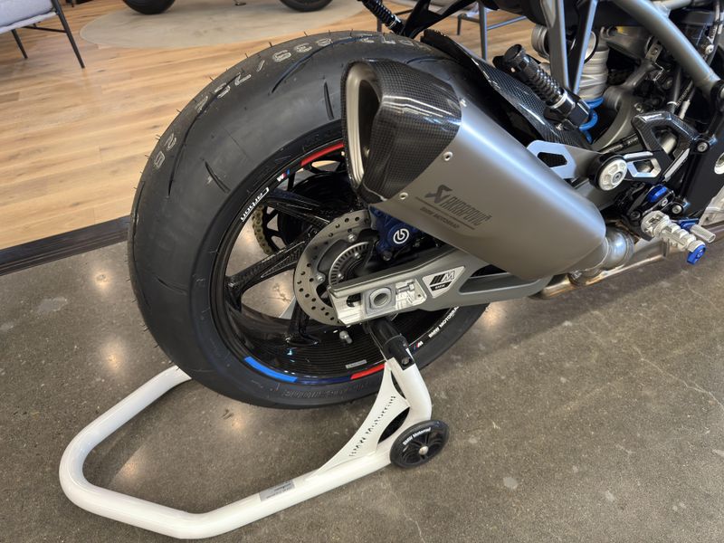 2025 BMW M 1000 R - WHITE ALUMINUM METALLIC MATTE  