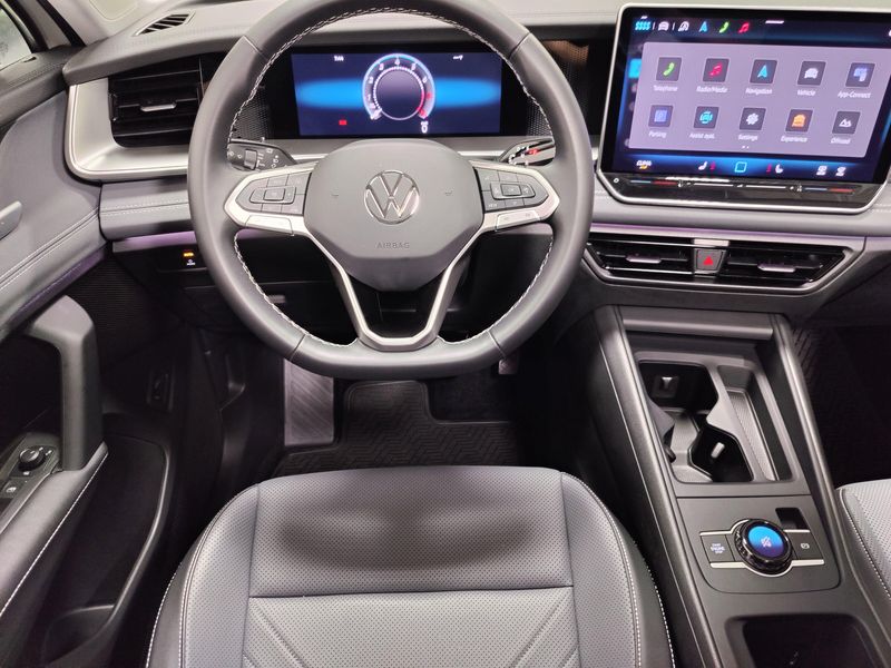 Used 2025 Volkswagen Tiguan SE AWD w/SunroofImage 19