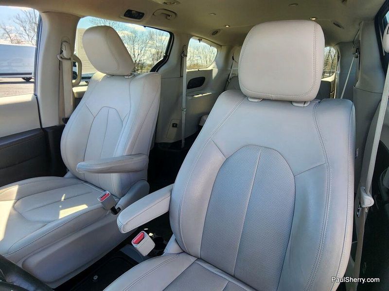2017 Chrysler Pacifica Touring-L PlusImage 29