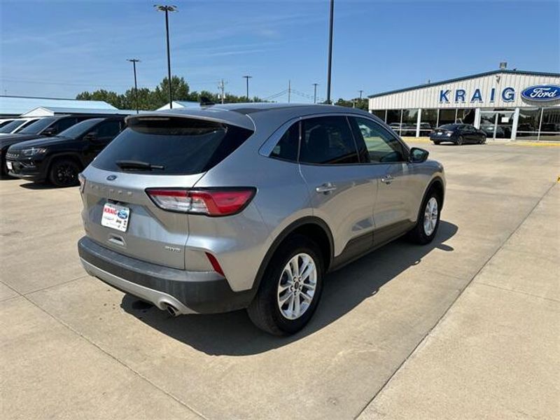 2022 Ford Escape SE photo 4