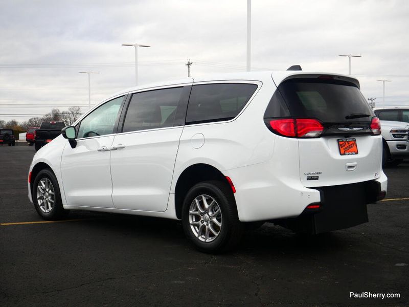 New 2026 Chrysler Voyager Lx
