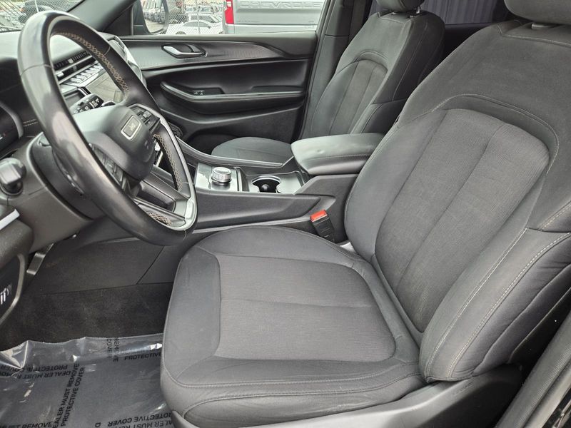 Used 2024 Jeep Grand Cherokee L Laredo X 4x2
