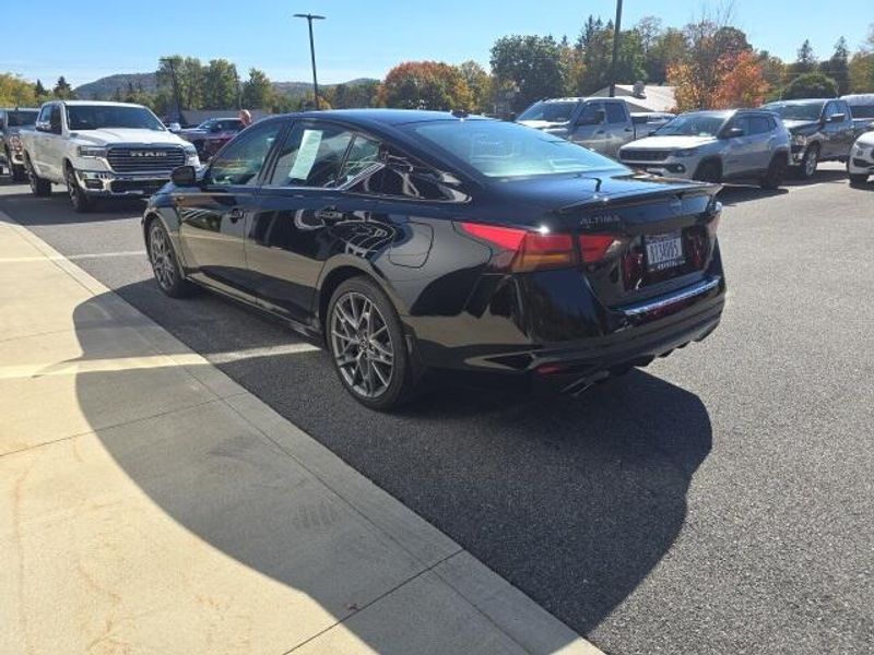 2023 Nissan Altima SR photo 4