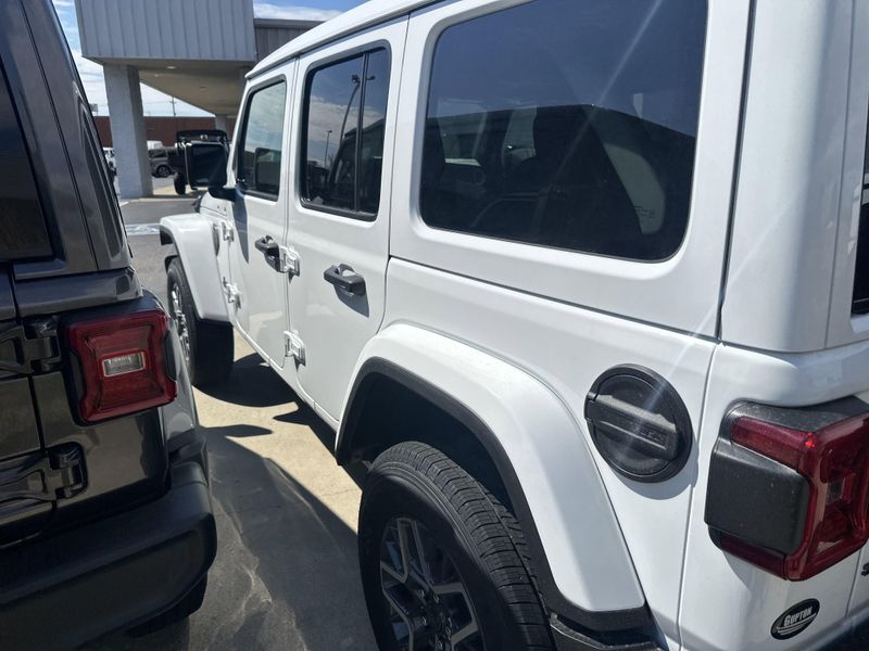 2025 Jeep Wrangler 4-door SaharaImage 9