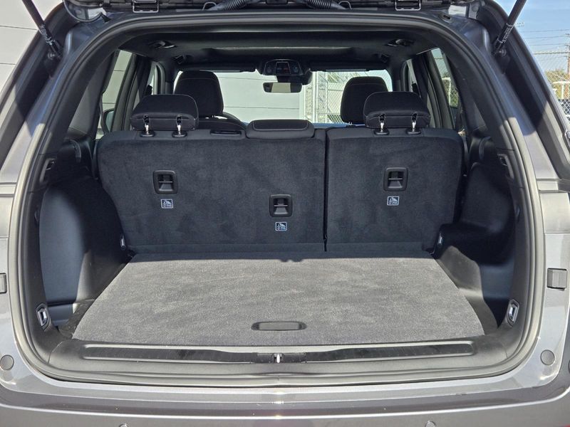 Used 2025 Jeep Grand Cherokee Laredo X 4x2