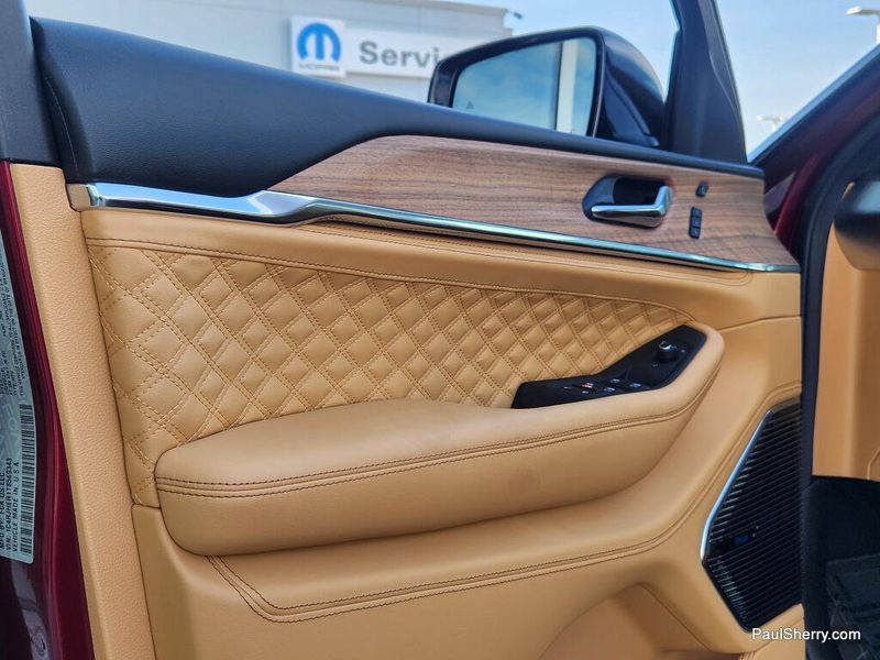 New 2026 Jeep Grand Cherokee Summit 4x4