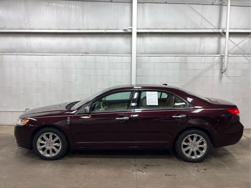 2012 Lincoln MKZ photo 3