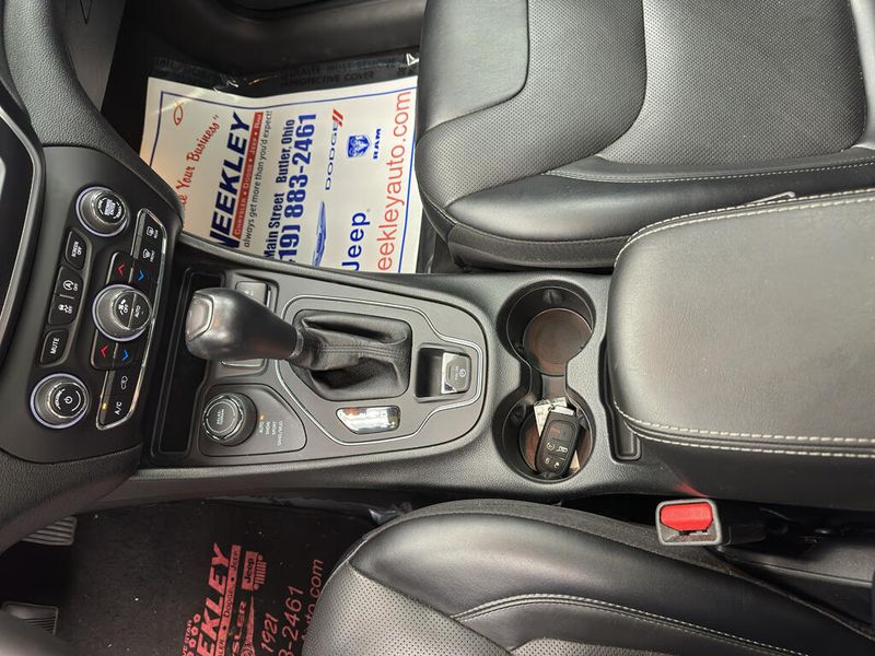 Used 2022 Jeep Cherokee Latitude LuxImage 11