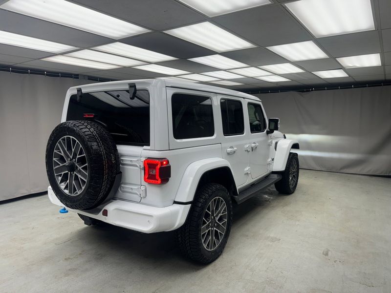 2024 Jeep Wrangler 4-door High Altitude 4xe in a Bright White Clear Coat exterior color and Green/Blackinterior. Weekley Chrysler Dodge Jeep Co 419-740-1451 weekleychryslerdodgejeep.com 