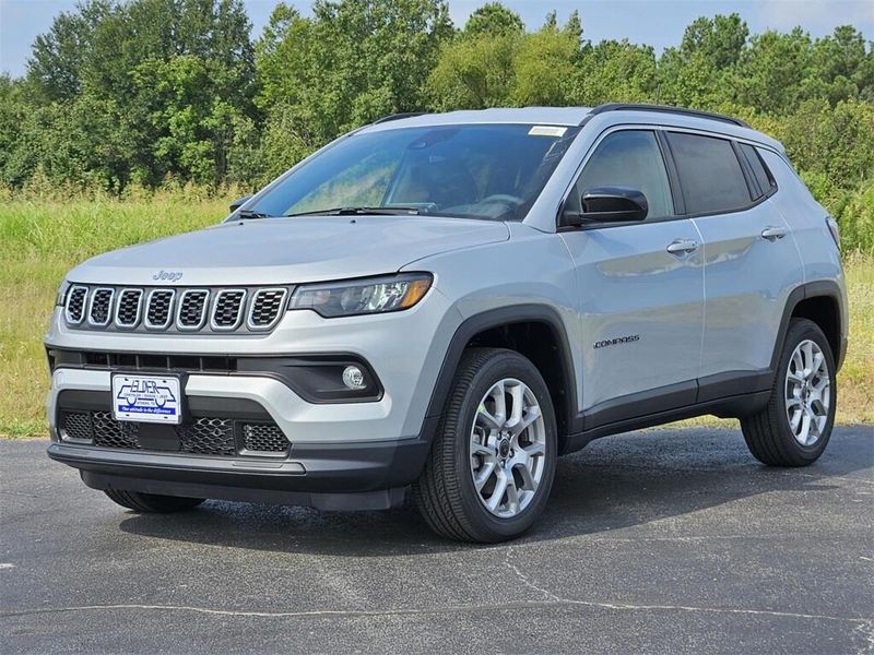 2025 Jeep Compass Latitude 4x4Image 3