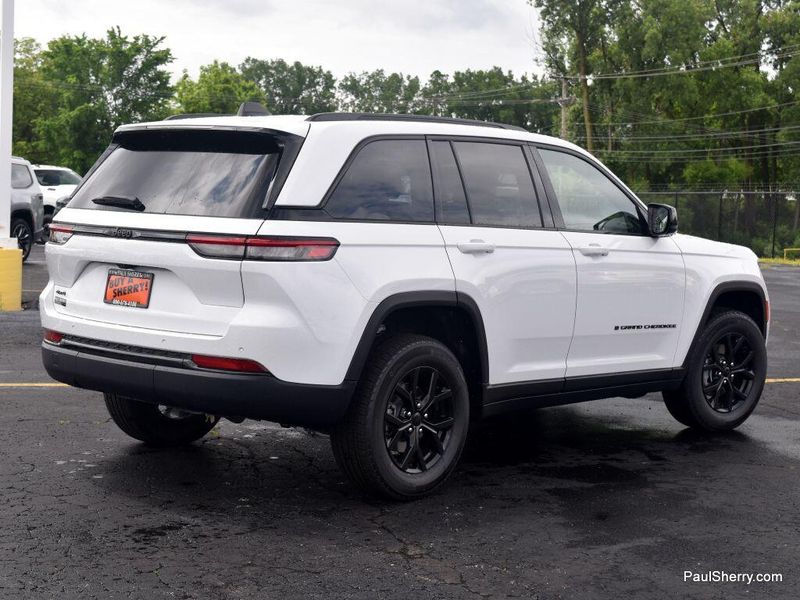 2025 Jeep Grand Cherokee Altitude X 4x4Image 15