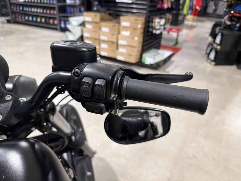 Used 2020 Harley-Davidson SPORTSTER IRON 883 Image 24