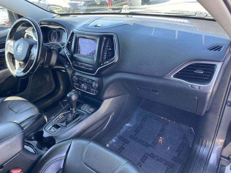 Used 2019 Jeep Cherokee Latitude PlusImage 8