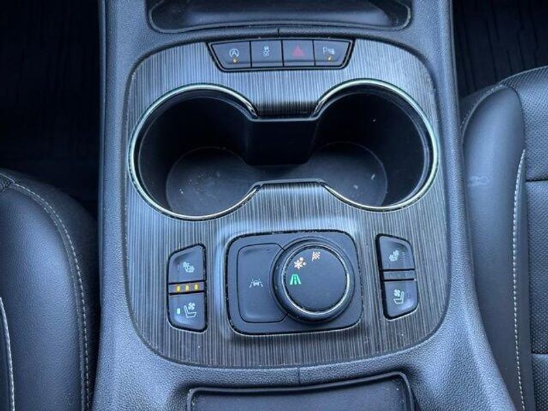 Used 2023 GMC Acadia SLT